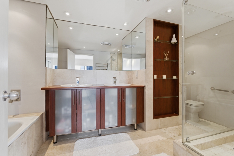 To Let 4 Bedroom Property for Rent in Sea Point Western Cape